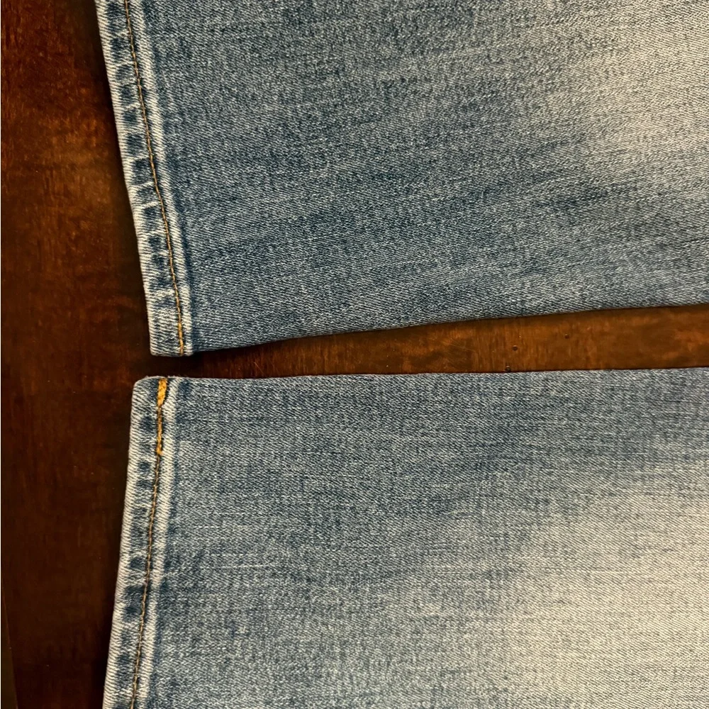 American Eagle 33x30 Men’s Athletic Fit - Picture 4 of 5